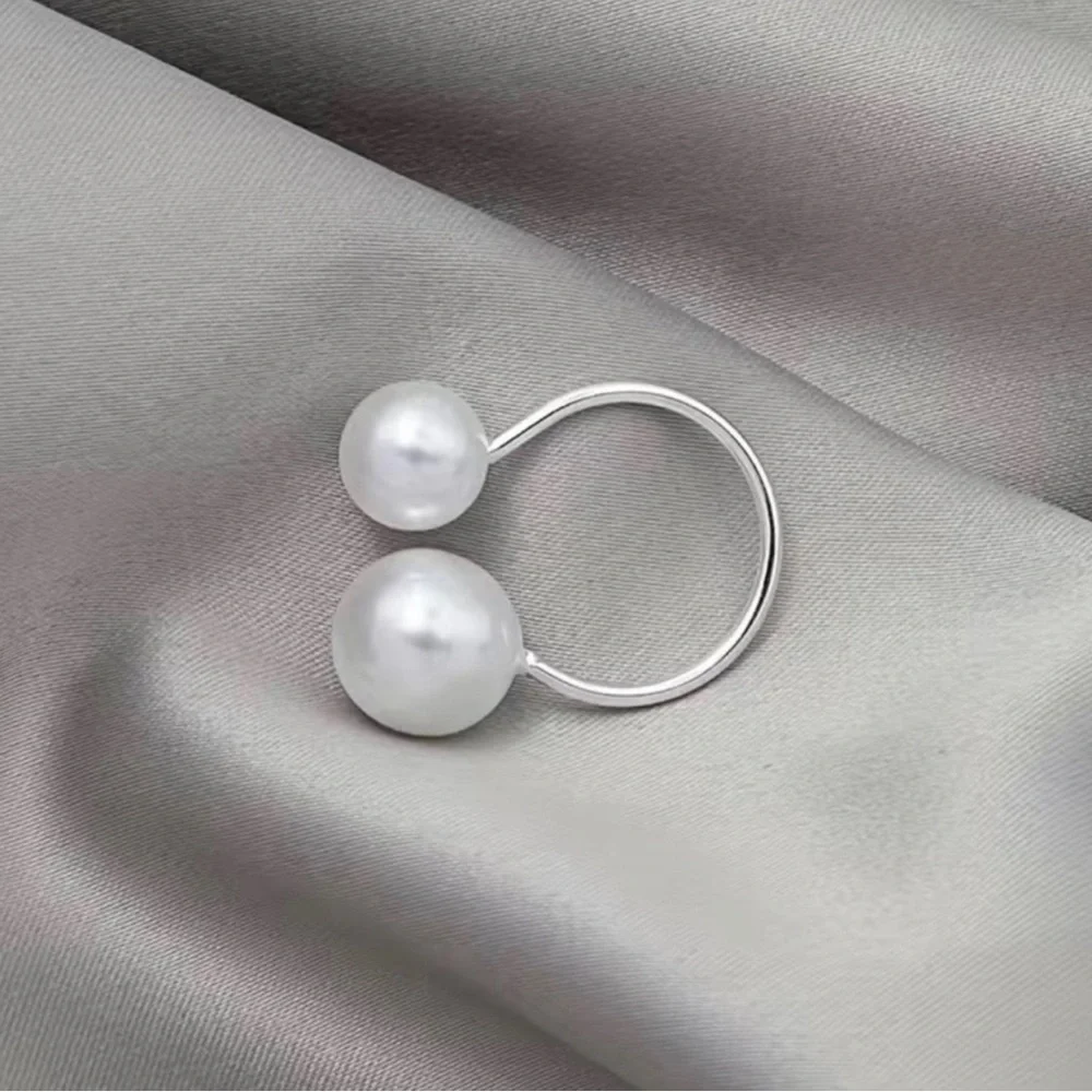 Elegant Pearl Ring by Passion of Essence - Picture 3 of 4